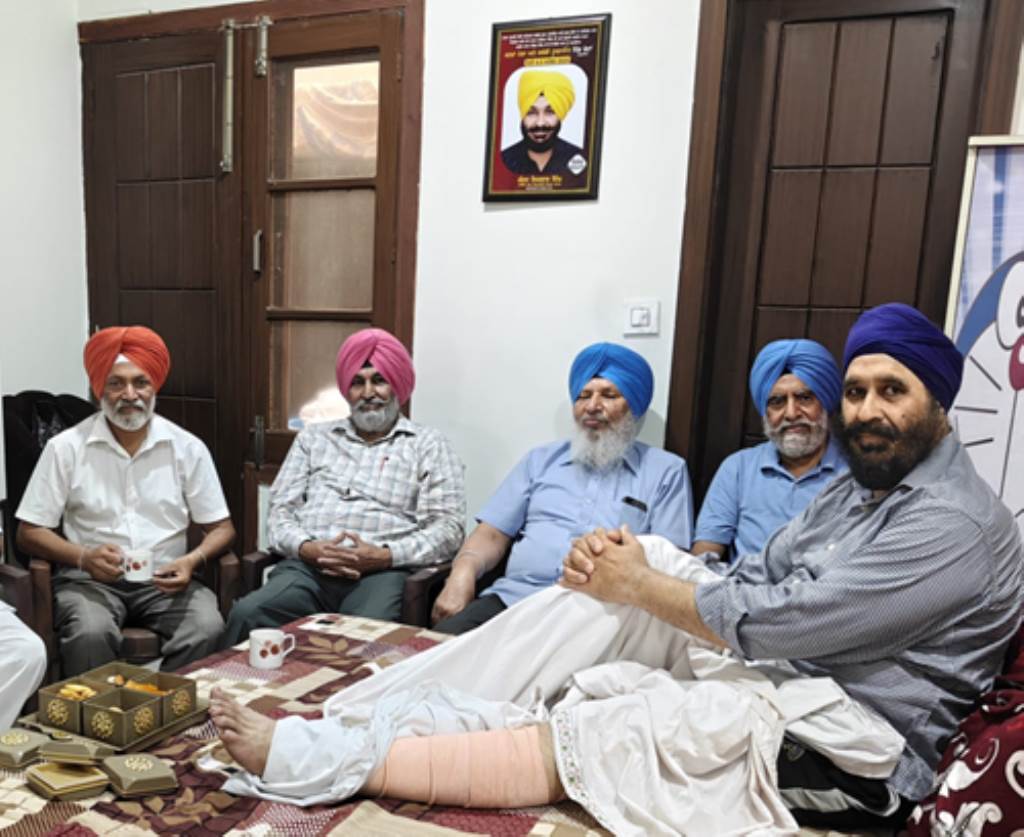 Prayers for the speedy recovery of Kanwar Iqbal Singh injured in a lift accident demand for action against the company